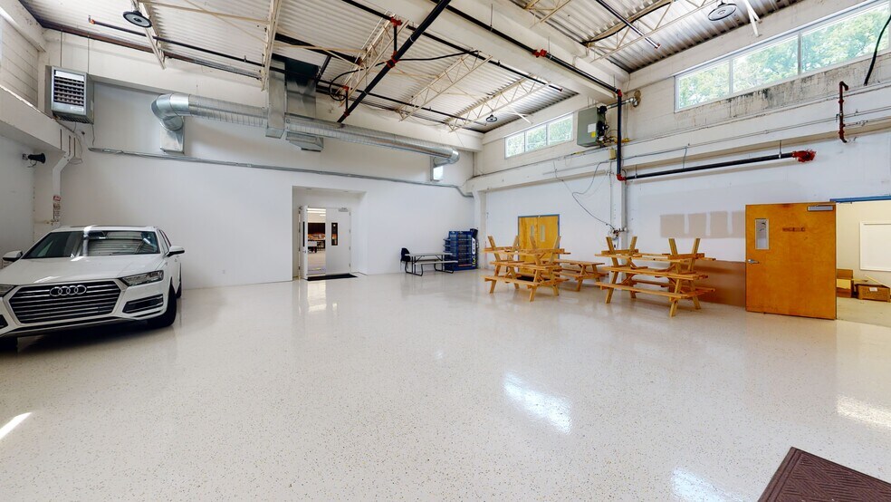 More Photos Of 860 Welsh Rd, Huntingdon Valley Manufacturing For Lease