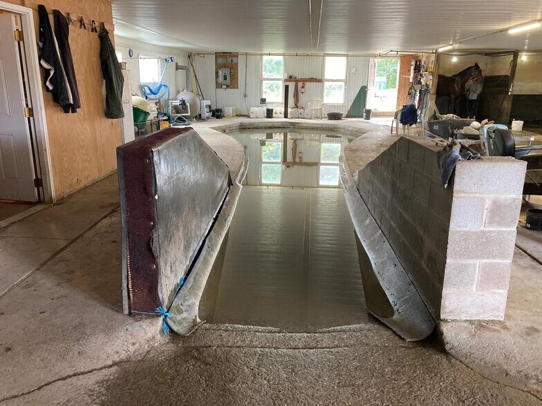 More Photos Of 2442 N Creek Rd, Lake View Horse Stables For Sale