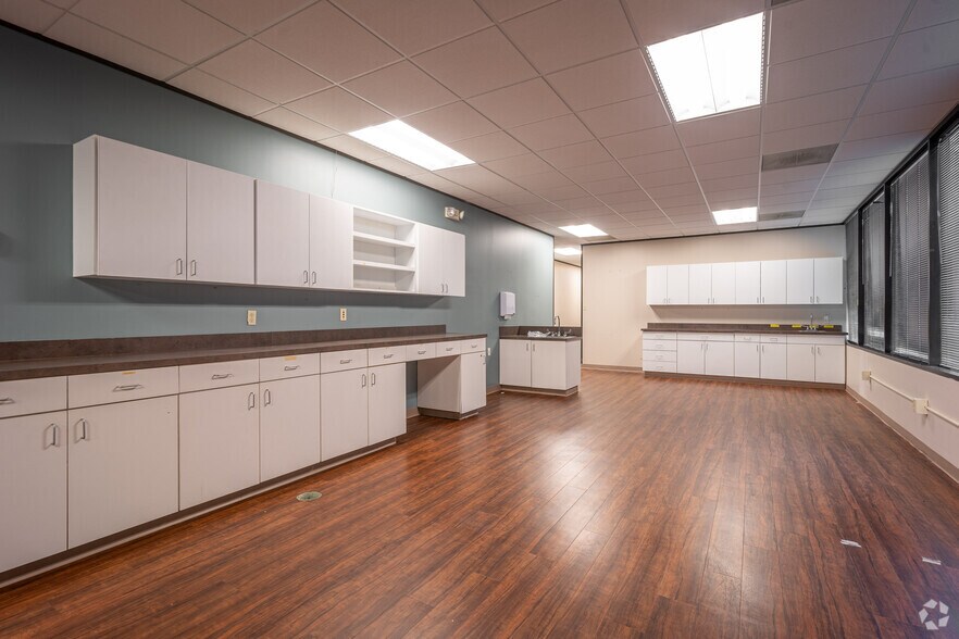 More Photos Of 17270 Red Oak Dr, Houston Medical For Sale