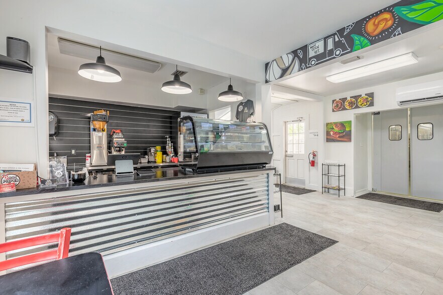 More Photos Of 1001 Canal St, New Smyrna Beach Freestanding For Sale