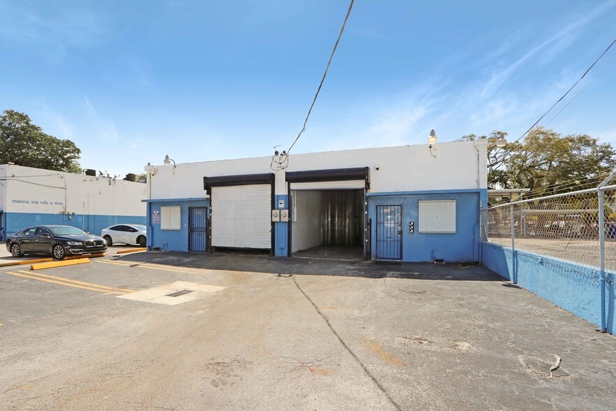 More Photos Of 2044 NW 22nd St, Miami Warehouse For Lease