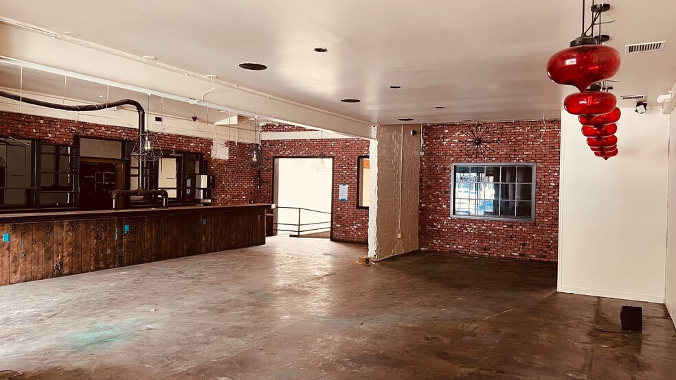 More Photos Of 13625 Ventura Blvd, Sherman Oaks Restaurant For Lease