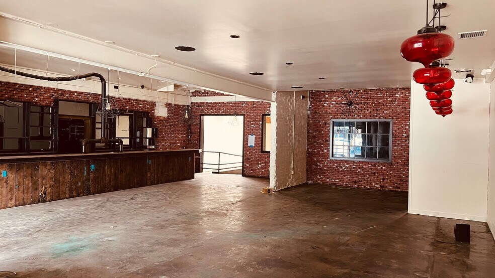 More Photos Of 13625 Ventura Blvd, Sherman Oaks Restaurant For Lease