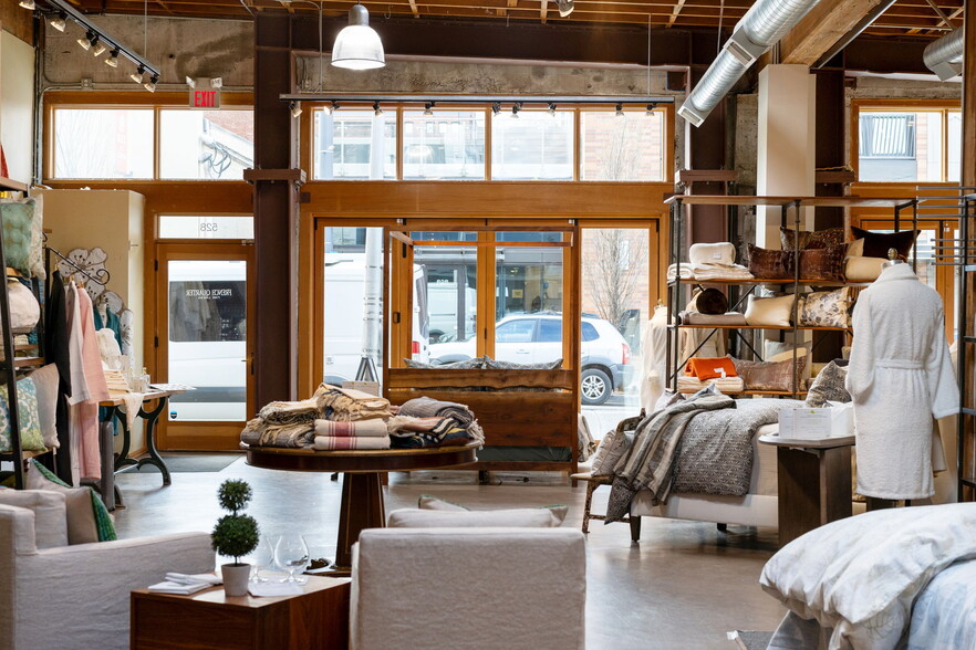 More Photos Of 528 NW 11th Ave, Portland Storefront For Lease