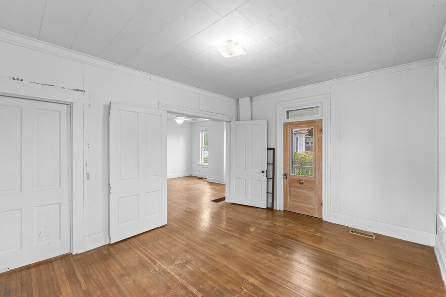 More Photos Of 4103 Broadway, Grove City Freestanding For Sale