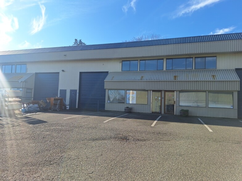 More Photos Of 690 Comox Rd, Nanaimo Warehouse For Lease