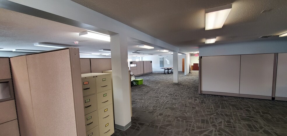 More Photos Of 3820 N 56th St, Lincoln Service For Sale