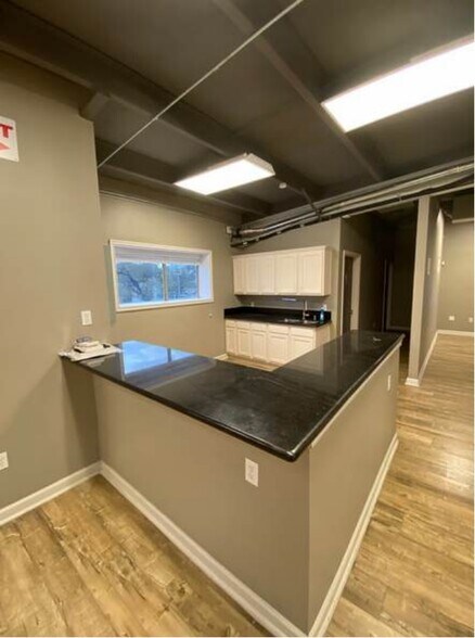 More Photos Of 1818 Federal Rd, Houston Warehouse For Lease