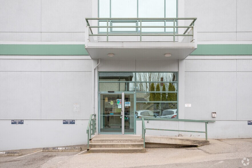 More Photos Of 2323 Quebec St, Vancouver Showroom For Lease