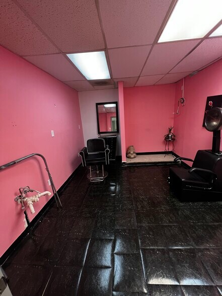 More Photos Of 3260 Hickory Hill Rd, Memphis Storefront Retail Office For Lease