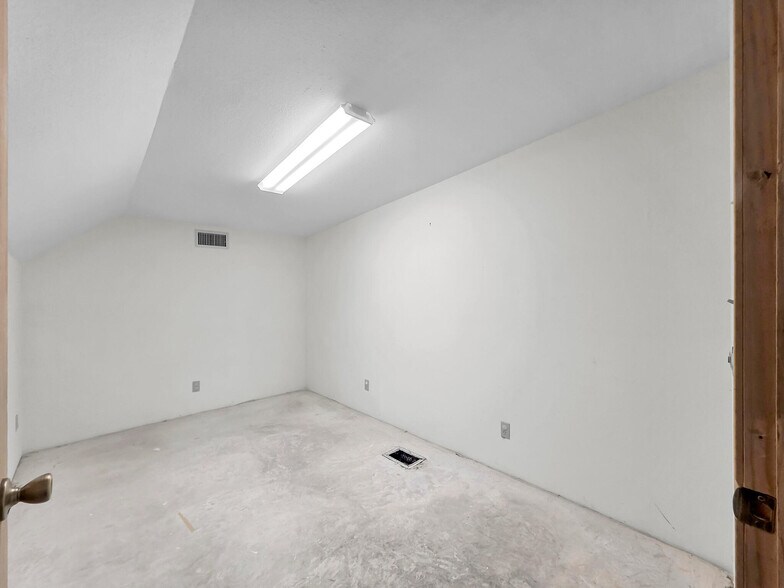 More Photos Of 5959 9th Ave, Port Arthur Specialty For Sale