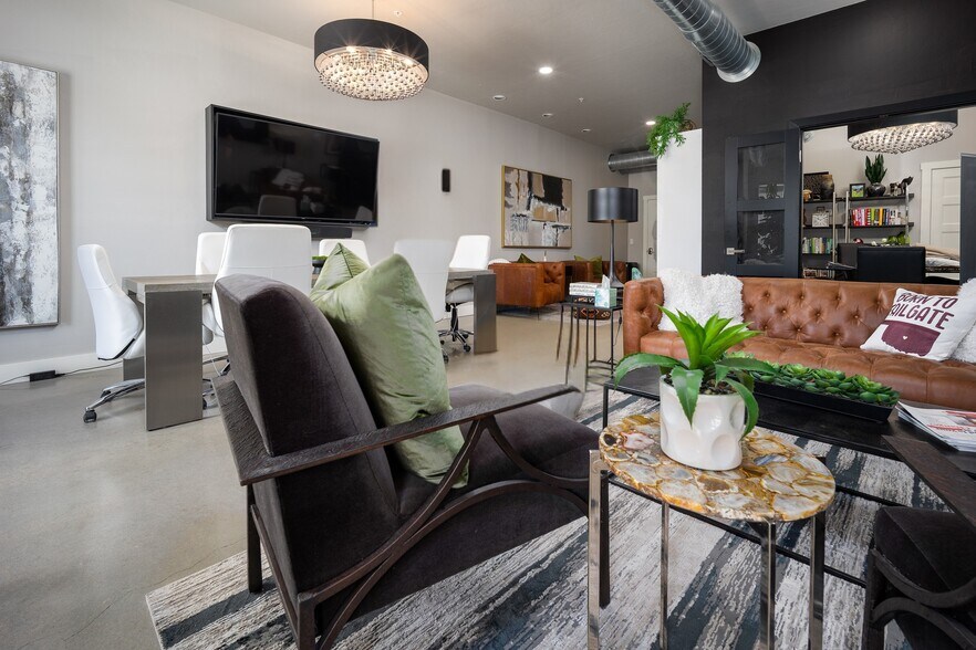 More Photos Of 101 W Apache St, Norman Office For Lease