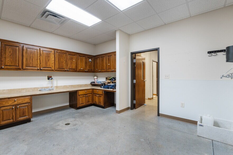 More Photos Of 101 N 37th St, Rogers Medical For Lease
