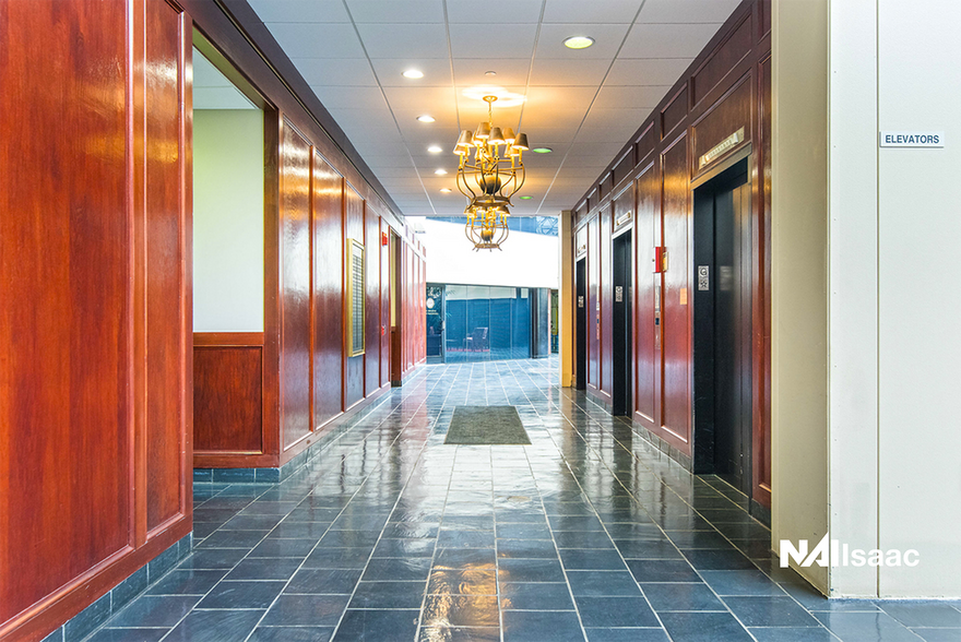 More Photos Of 771 Corporate Dr, Lexington Office For Lease