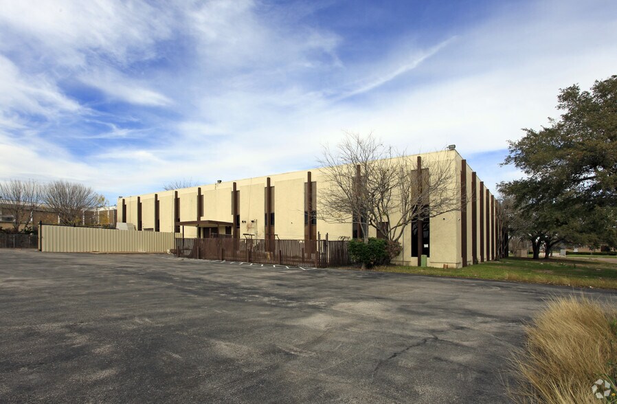 Primary Photo Of 8403 Westglen Dr, Houston Flex For Sale