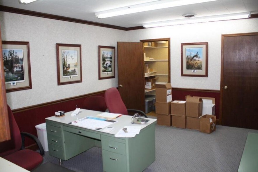 More Photos Of 208 N Main St, Fitzgerald Industrial For Sale