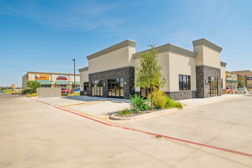 More Photos Of 300 W Longview Ave, Midland General Retail For Sale