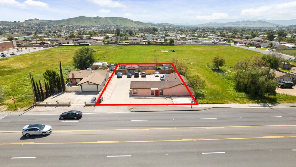 More Photos Of 8320-8322 Mission Blvd, Jurupa Valley Storefront Retail Office For Sale