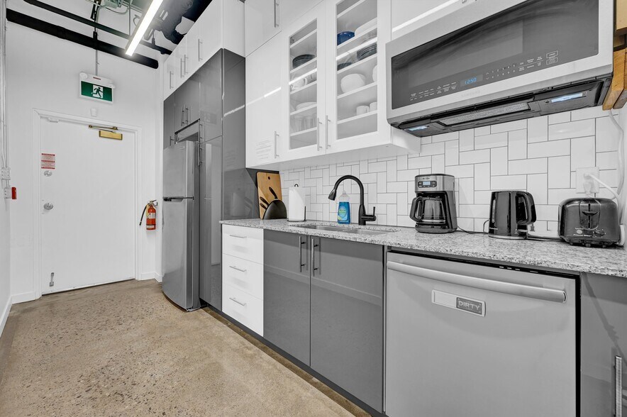 More Photos Of 150 Beverley St, Toronto Office For Sale