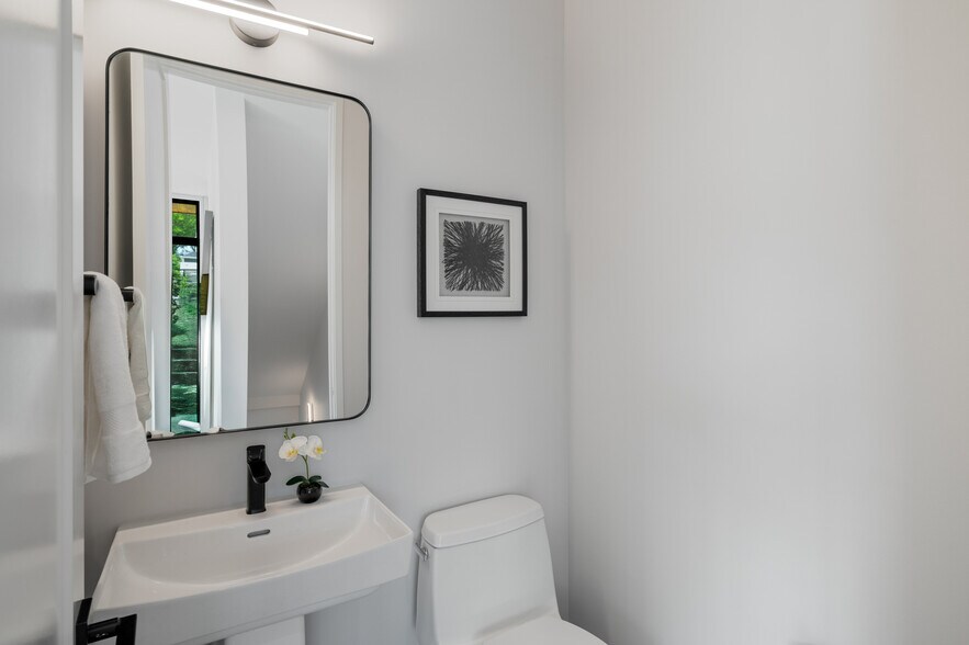 More Photos Of 105 Georgia Ave SE, Atlanta Apartments For Sale