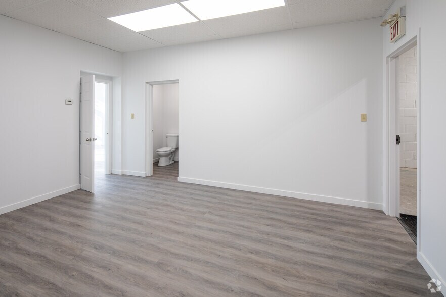 More Photos Of 1040 Martin Grove Rd, Toronto Service For Sale