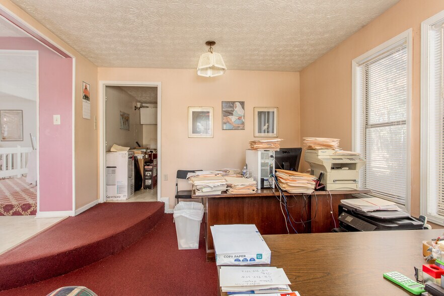 More Photos Of 1367 SW Highway 138, Riverdale Office For Sale