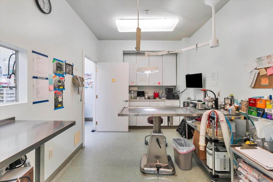 More Photos Of 2143-2145 Taraval St, San Francisco Veterinarian Kennel For Sale