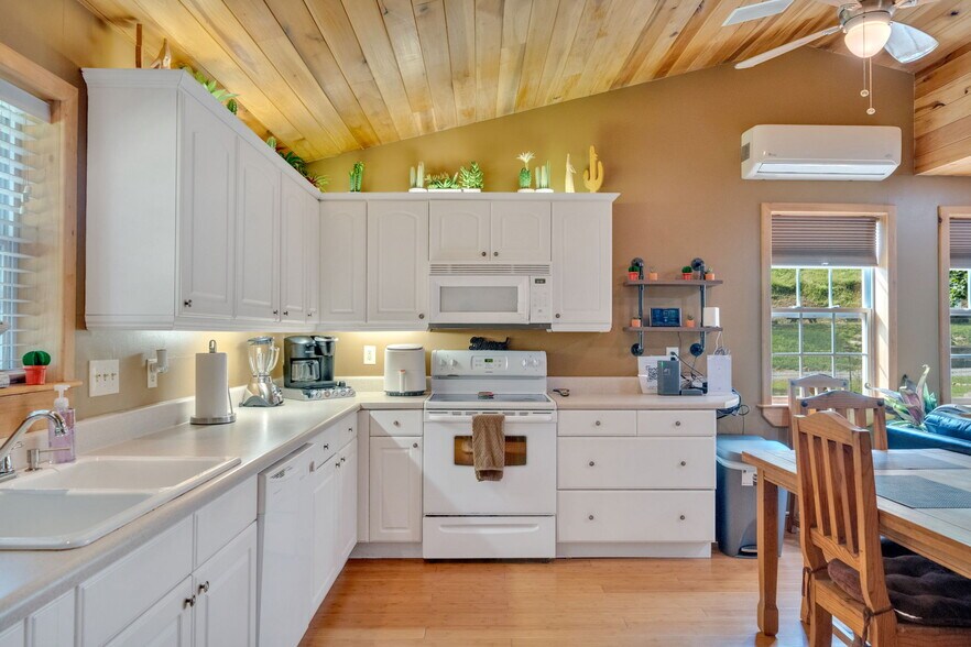 More Photos Of 5340 US-321, Butler Specialty For Sale