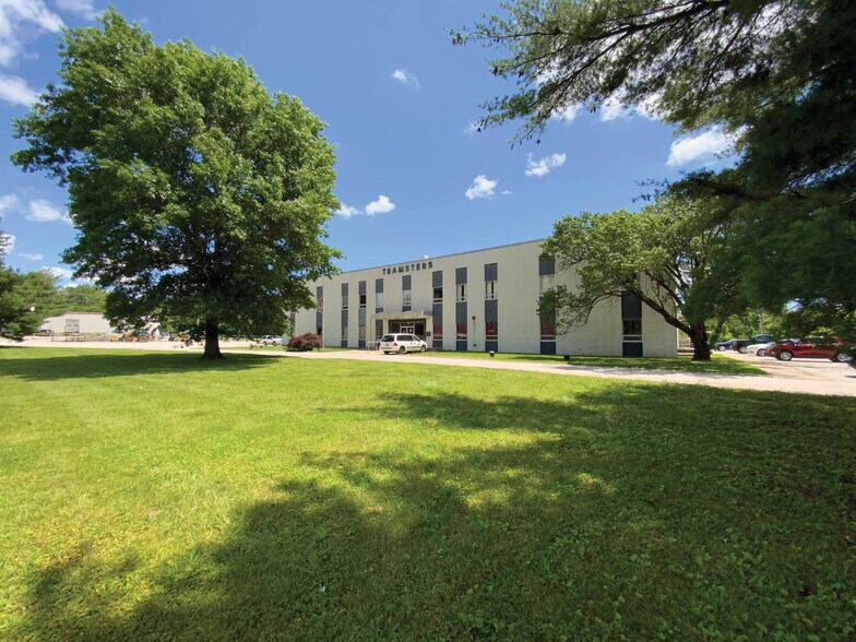 More Photos Of 4501 Emanuel Cleaver II Blvd, Kansas City Office Residential For Sale