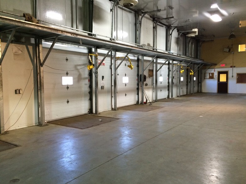 More Photos Of 2059 Rue René-Patenaude, Magog Warehouse For Sale