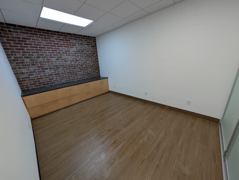 More Photos Of 200 Valley Dr, Brisbane Flex For Lease
