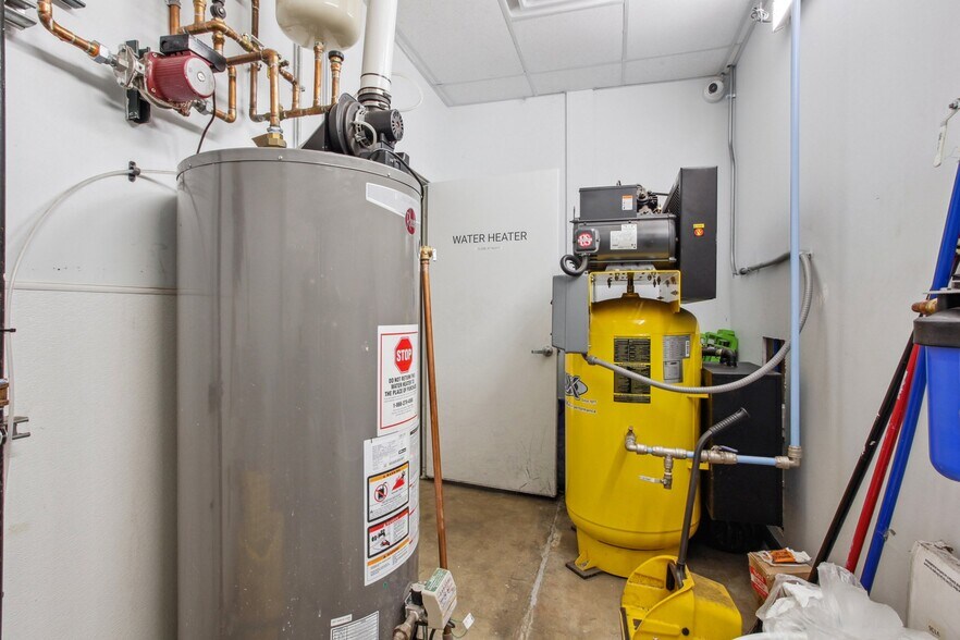 More Photos Of 963 Federal Blvd, Denver Storefront For Lease