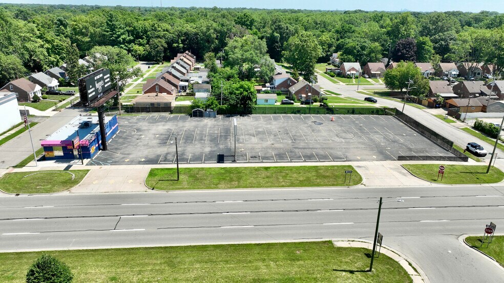More Photos Of 16550-16512 Telegraph Rd, Detroit General Retail For Sale