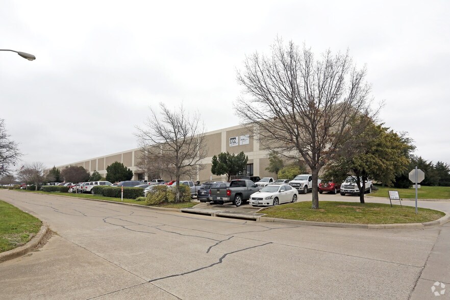 More Photos Of 7500-7524 S Jack Newell Blvd, Fort Worth Warehouse For Lease