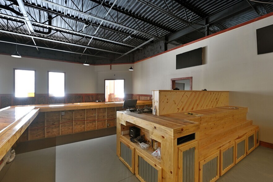 More Photos Of 11706 N Eaton Rd, Hayward Bar For Sale