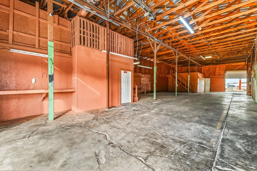 More Photos Of 26 W Washington Dr, San Angelo Warehouse For Sale