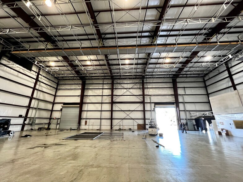 More Photos Of 5539 Riverton Ave, North Hollywood Manufacturing For Lease