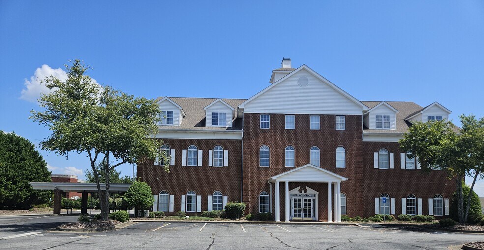 Primary Photo Of 100 Colony Park Dr, Cumming Bank For Sale