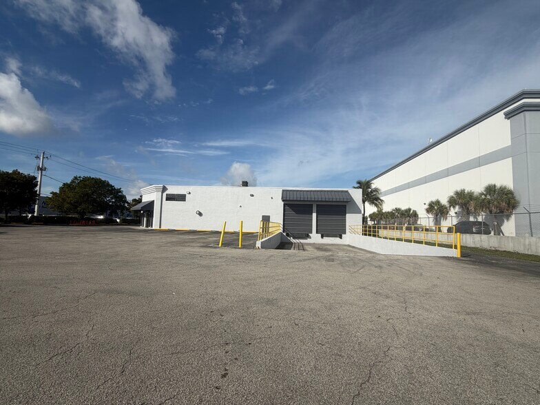 More Photos Of 13160 NW 43rd Ave, Opa Locka Warehouse For Sale