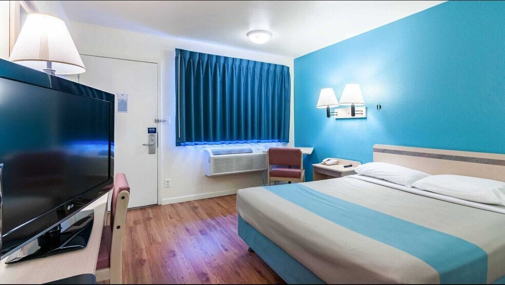 More Photos Of 1860 E Main St, Green River Hotel For Sale