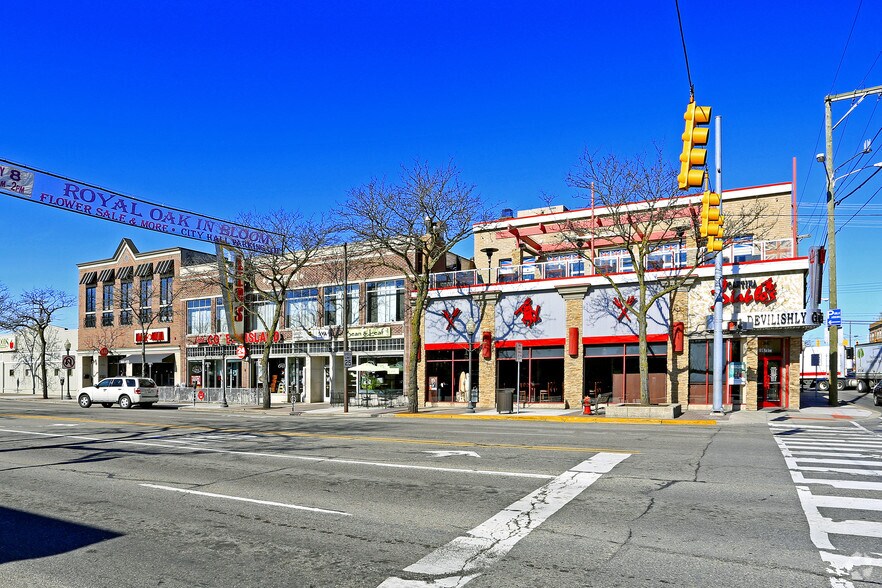 More Photos Of 100 S Main St, Royal Oak Restaurant For Lease