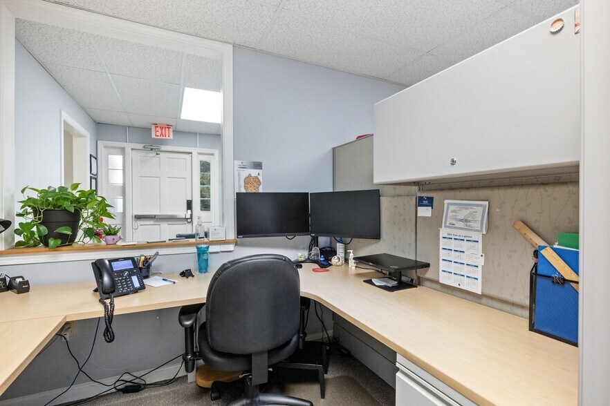 More Photos Of 214 Lake St, Bristol Office For Sale