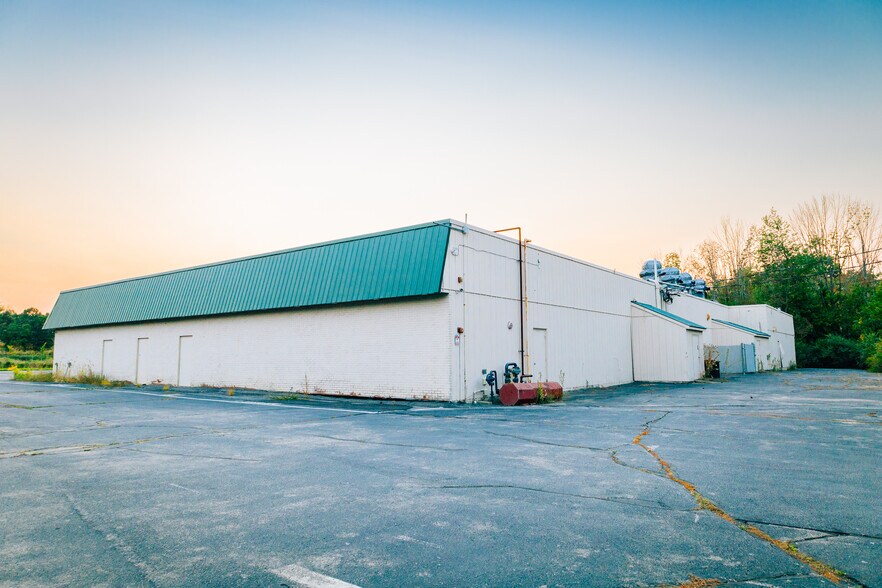 More Photos Of 347 Shattuck Way, Newington General Retail For Sale