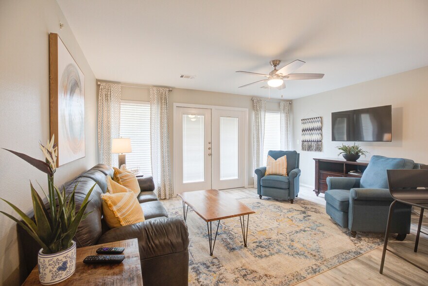 More Photos Of 740 E Mather St, New Braunfels Apartments For Sale