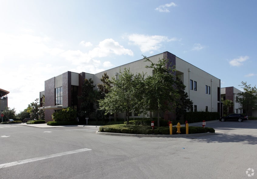 More Photos Of 3606 Enterprise Ave, Naples Office For Sale