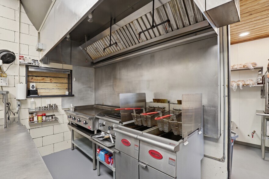 More Photos Of 112 N Chisholm Trl, Dover Restaurant For Sale