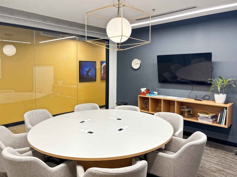 More Photos Of 4625 Lindell Blvd, Saint Louis Coworking Space