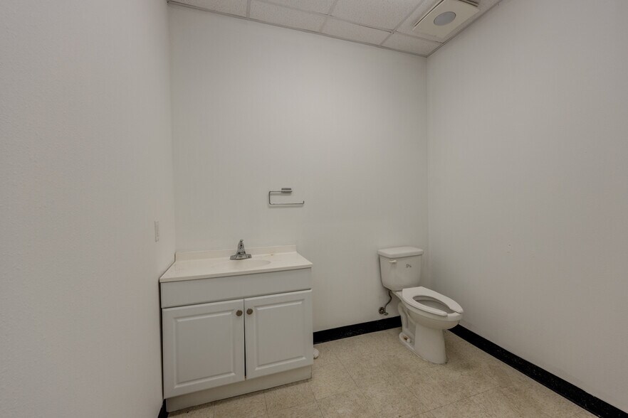 More Photos Of 4770 Shelfer Rd, Tallahassee Warehouse For Sale