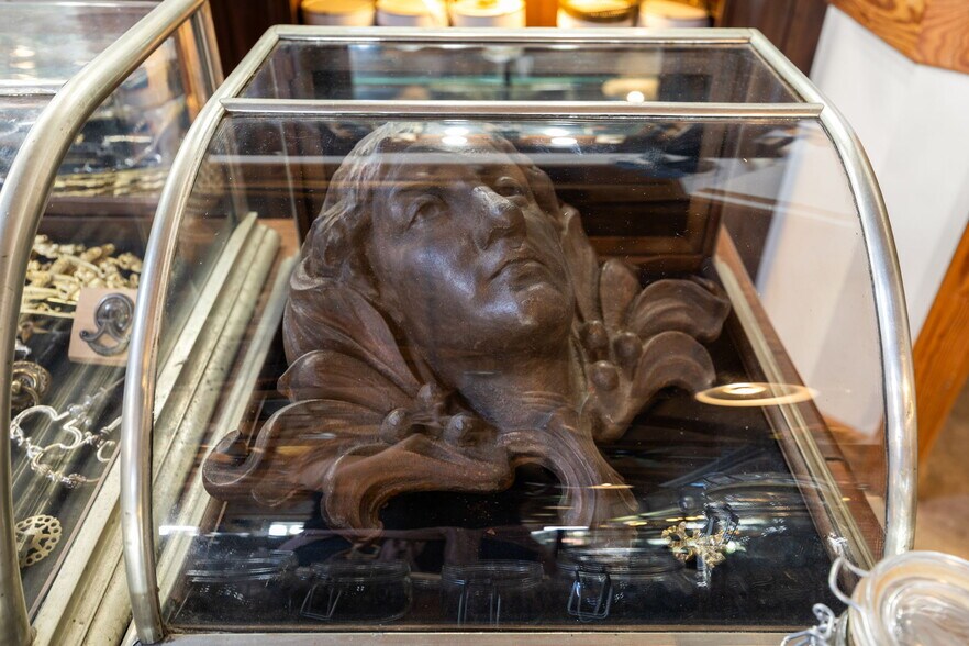 More Photos Of 1901 W Alabama St, Houston Freestanding For Sale