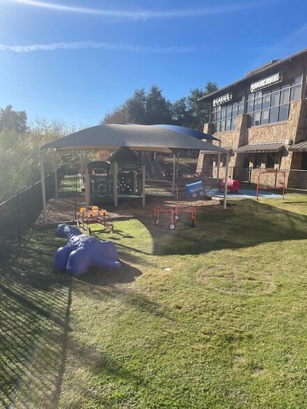 More Photos Of 4308 N Quinlan Park Rd, Austin Storefront Retail Office For Sale